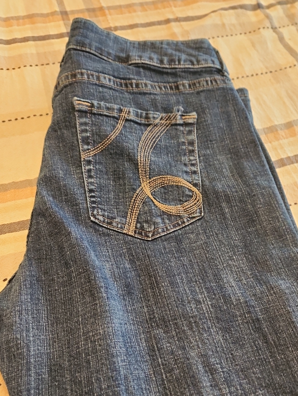 Riders by Lee Women's Medium Blue Boot Cut Jeans with Embroidered Back Pocket